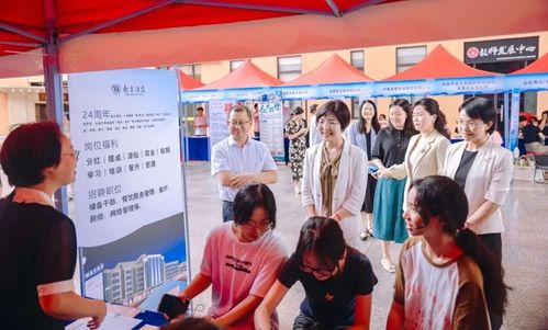 企業家進校園 引領成長,點亮青春 河源市舉辦 金鳳展翅 女大學生創業就業服務活動